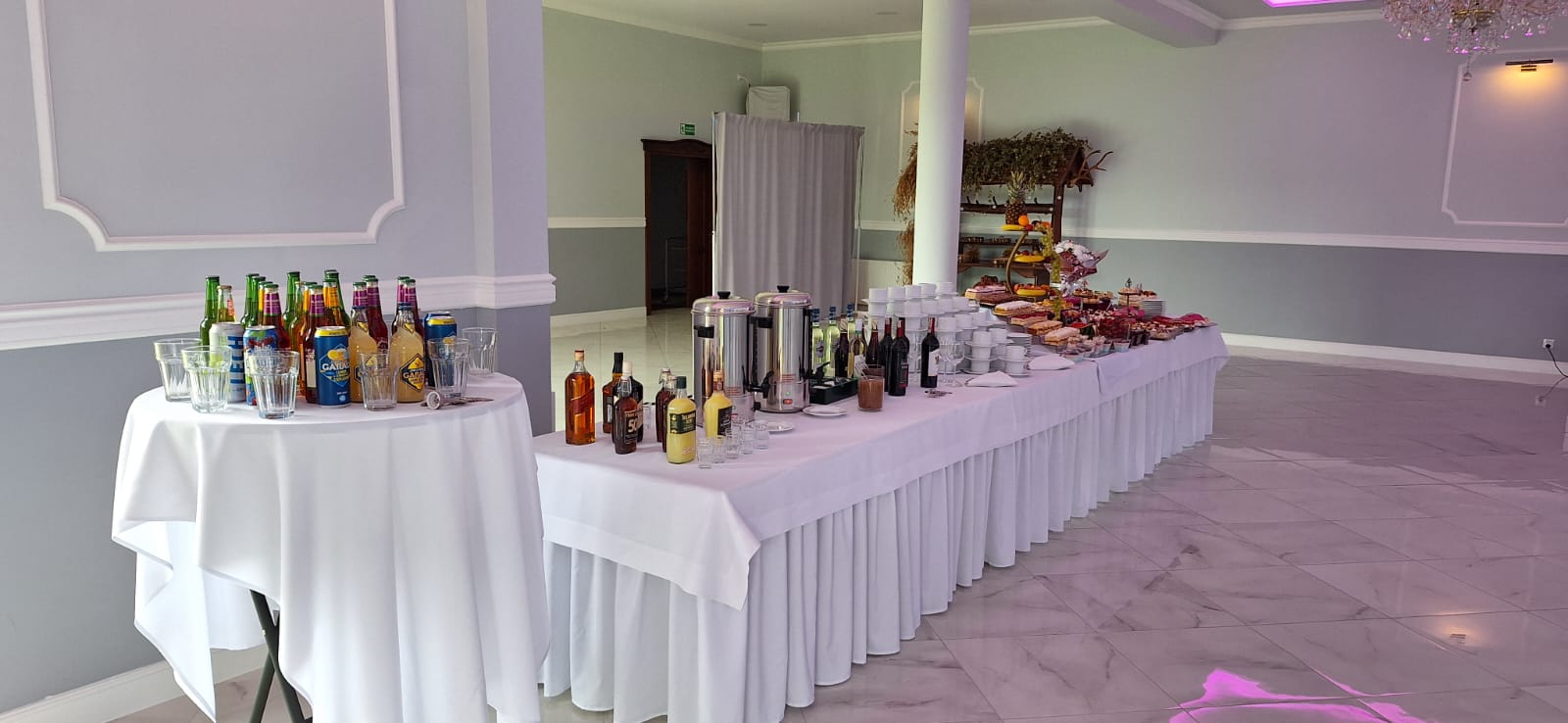 Sala Glamour - przyjęcie 31, parkiet i kryształowe żyrandole