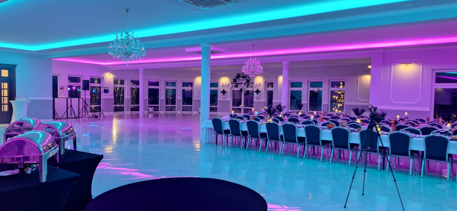 Sala weselna Glamour Chroboty - przyjęcie 16, kryształowe żyrandole